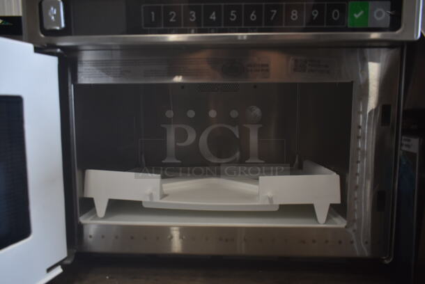 BRAND NEW SCRATCH AND DENT! 2023 Amana HDC212 Stainless Steel Commercial Countertop Microwave Oven. 208/240 Volts, 1 Phase. - Image 3 of 4