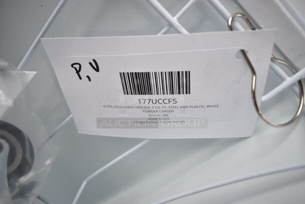 BRAND NEW SCRATCH AND DENT! Galaxy 177UCCF5 Metal Chest Freezer w/ Hinge Lid and Commercial Casters. 115 Volts, 1 Phase. Tested and Working! - Image 7 of 8