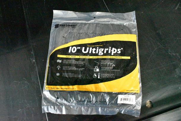 27 BRAND NEW SCRATCH AND DENT! 167UHP55BK San Jamar UHP55BK 5 1/2" x 5 1/2" UltiGrips Hot Pad. 27 Times Your Bid!  - Image 3 of 5