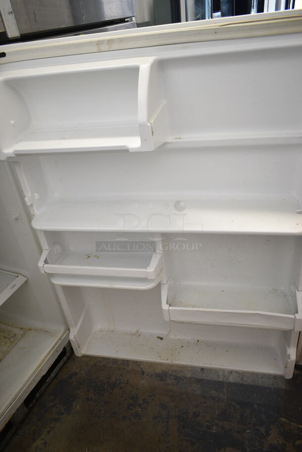 Whirlpool ET1WTKXKQ05 Metal Cooler Freezer Combo Unit. 115 Volts, 1 Phase. Tested and Does Not Power On
 - Image 5 of 6