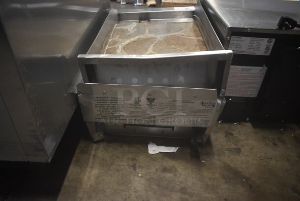 BRAND NEW SCRATCH AND DENT! 2021 Avantco 177CAG15MG Stainless Steel Commercial Countertop Natural Gas Powered Flat Top Griddle. 30,000 BTU. - Image 4 of 5