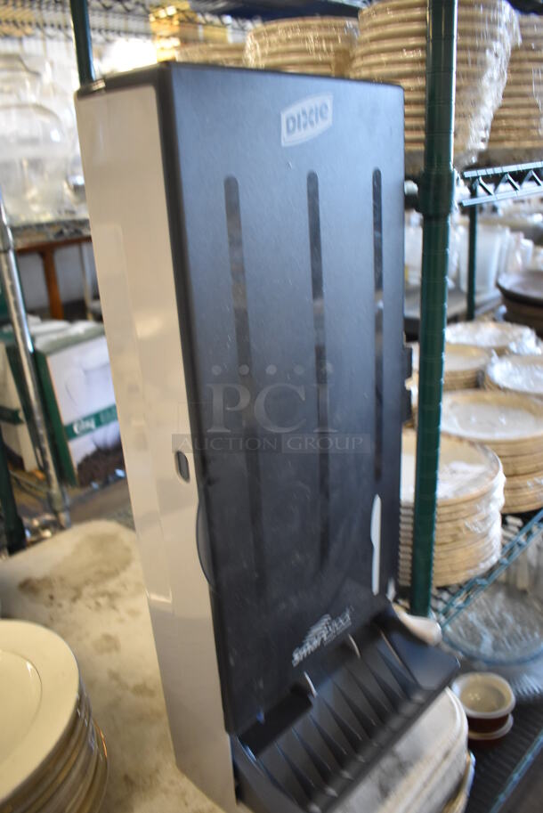 ALL ONE MONEY! Tier Lot of Various Items Including 2 SmartStock Plastic Utensil Dispensers - Image 4 of 10