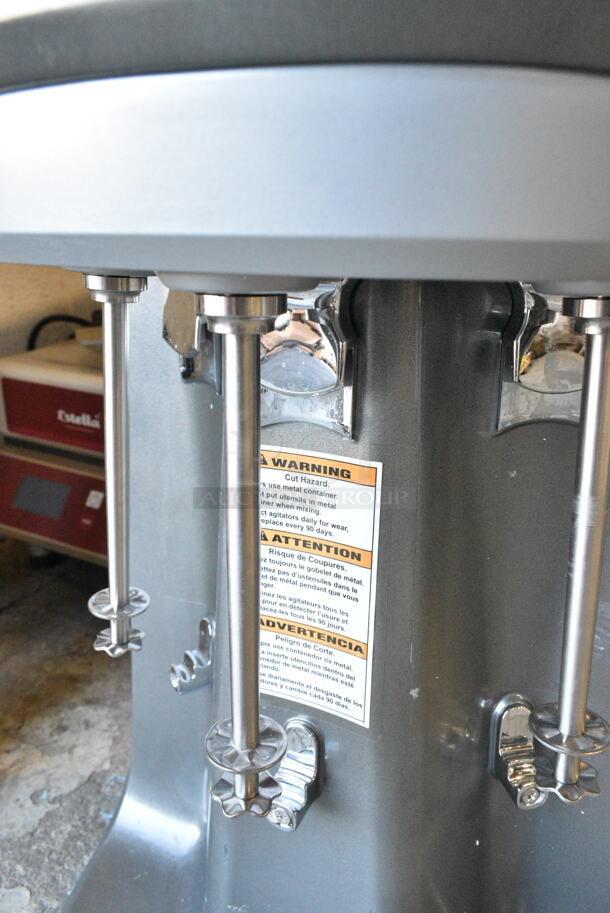 BRAND NEW SCRATCH AND DENT! Hamilton Beach HMD400R Metal Commercial Countertop Triple Spindle Drink Mixer. 120 Volts, 1 Phase. Tested and Working! - Image 9 of 10