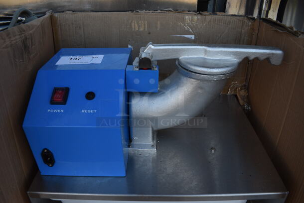 BRAND NEW SCRATCH AND DENT! Carnival King Model 382SCM350TUB Metal Commercial Countertop Sno Cone Machine. 120 Volts, 1 Phase. 21x15x19. Tested and Working! - Image 3 of 6
