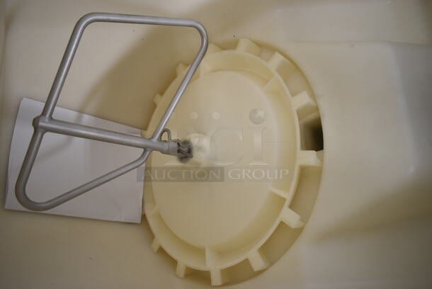 BRAND NEW SCRATCH AND DENT! 2024 Avantco 194HBN12022 22" Wide Hotel Ice Dispenser 120 lb. Capacity. 115 Volts, 1 Phase.  - Image 8 of 9
