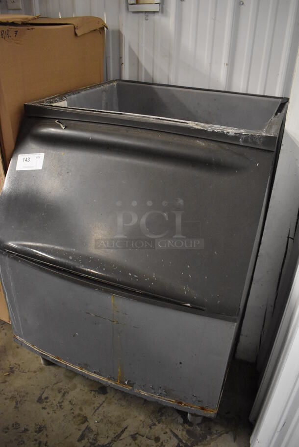 Metal Commercial Ice Bin. 30x34x38 - Image 3 of 5