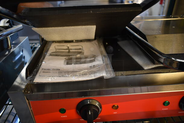 BRAND NEW SCRATCH AND DENT! 2022 Avantco 177P85S Stainless Steel Commercial Countertop Double Panini Press. 120 Volts, 1 Phase. Tested and Working! - Image 4 of 6