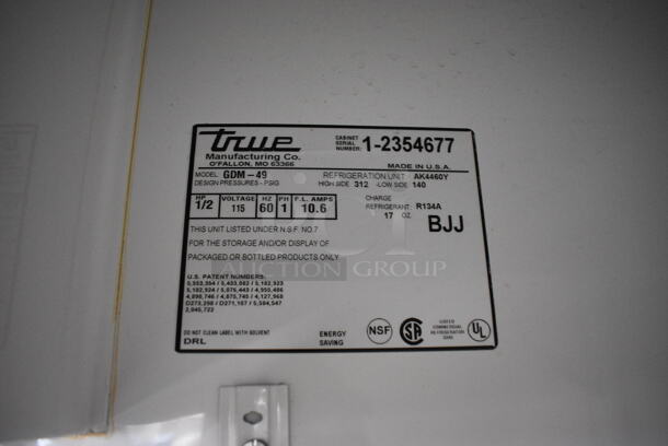True Model GDM-49 Metal Commercial 2 Door Reach In Cooler Merchandiser w/ Poly Coated Racks. 115 Volts, 1 Phase. 54x31x78. Tested and Working! - Image 3 of 6