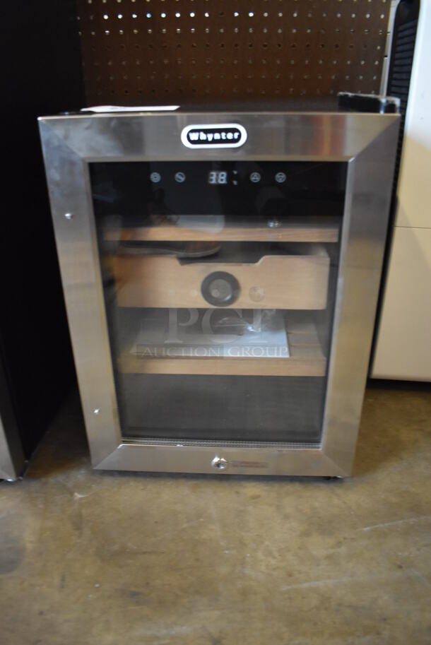 BRAND NEW SCRATCH AND DENT! Whynter CHC-123DS Stainless Steel Single Door Cigar Humidor Merchandiser. 110-120 Volts, 1 Phase. Tested and Working!