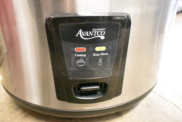 BRAND NEW SCRATCH AND DENT! Avantco 177RCSA60 60 Cup (30 Cup Raw) Sealed Electric Rice Cooker / Warmer. 120 Volts, 1 Phase. Tested and Working! - Image 4 of 5