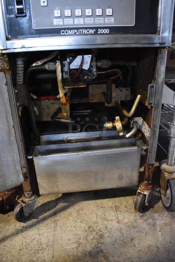 LATE MODEL! Henny Penny 600C Stainless Steel Commercial Floor Style Natural Gas Powered Pressure Fryer on Commercial Casters. 18x39x48 - Image 8 of 10