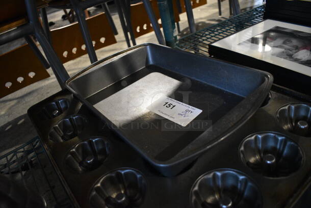 ALL ONE MONEY! Lot of 2 Baking Pans; Baking Pand and 20 Cup Bundt Cake Pans. 15.5x21.5x2 - Image 2 of 3