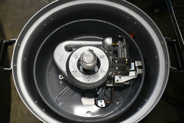 BRAND NEW SCRATCH AND DENT! Avantco 177GRC110NAT Natural Gas 110 Cup (55 Cup Raw) Gas Rice Cooker. 14,000 BTU - Image 4 of 9