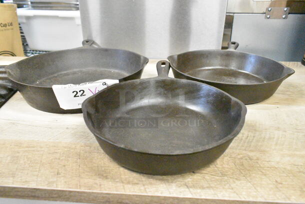 4 Various Metal Items; 3 Skillets and 1 7 Corn Cob Pan. Includes 11x13x2, 12.5x6x1. 4 Times Your Bid!  - Image 6 of 11