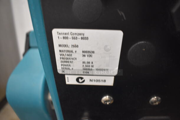 Tennant 2550 Metal Commercial Floor Burnisher Floor Cleaning Machine. 19x51x42. Cannot Test Due To Missing Battery - Image 6 of 8