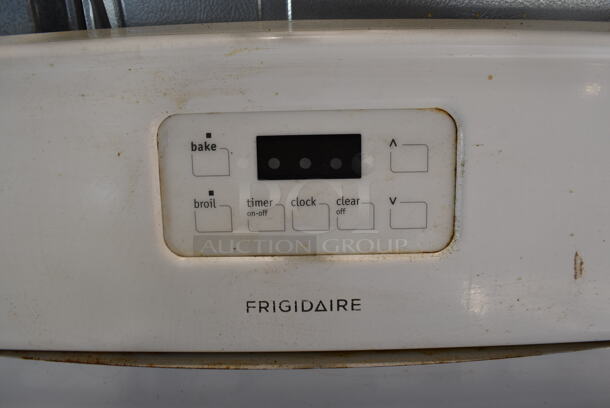 Frigidaire FFGF3019LWF Metal Natural Gas Powered 4 Burner Range w/ Oven. 30x27x47 - Image 5 of 8