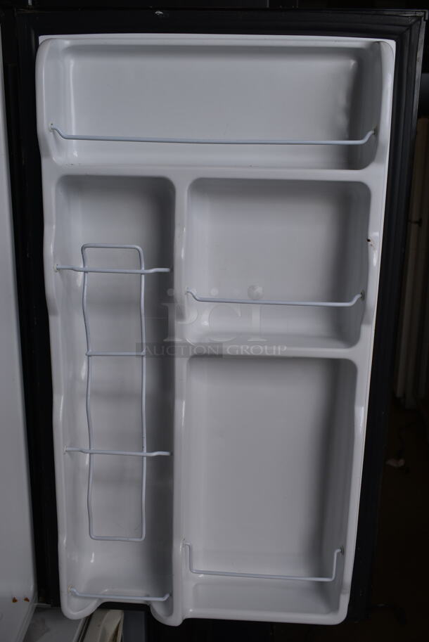 Igloo IRF32BK Mini Cooler. 115 Volts, 1 Phase. Tested and Working! - Image 3 of 4