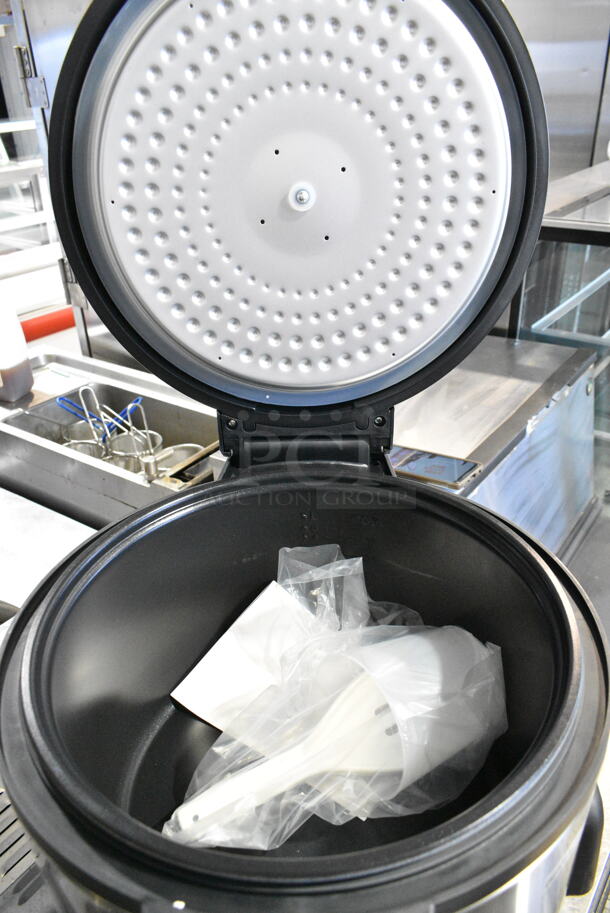 BRAND NEW SCRATCH AND DENT! Galaxy 177RCSG60 Stainless Steel 60 Cup (30 Cup Raw) Electric Rice Cooker / Warmer. 120 Volts, 1 Phase. Tested and Working! - Image 5 of 9
