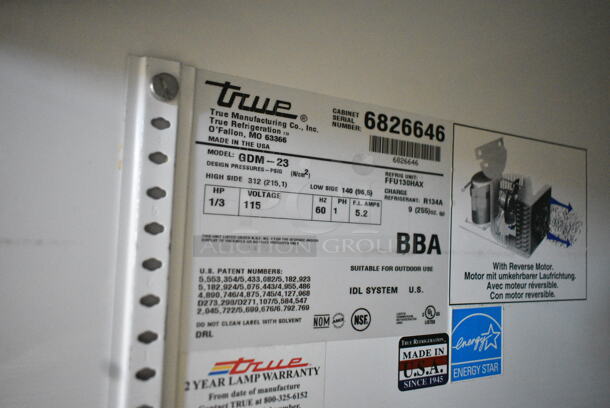 True GDM-23 Metal Commercial Single Door Reach In Cooler Merchandiser w/ Poly Coated Racks. 115 Volts, 1 Phase. Tested and Working! - Image 4 of 4