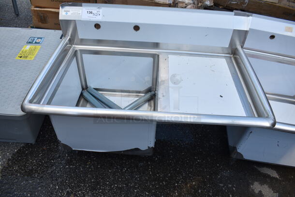 BRAND NEW SCRATCH AND DENT! Steelton 522CS11818R 38 3/4" 18-Gauge Stainless Steel One Compartment Commercial Sink with Right Drainboard - 18" x 18" x 12" Bowl. Missing 1 Leg.  - Image 2 of 7