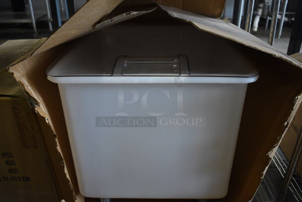 BRAND NEW IN BOX! Cambro White Poly Ingredient Bin w/ Clear Lid on Commercial Casters. 22x24x22