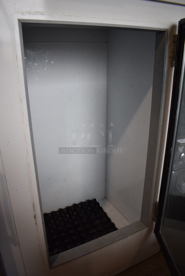 Leer 802L50MG Metal Commercial 2 Door Bagged Ice Freezer Merchandiser. 115 Volts, 1 Phase. 74x33x77. Tested and Working! - Image 6 of 8