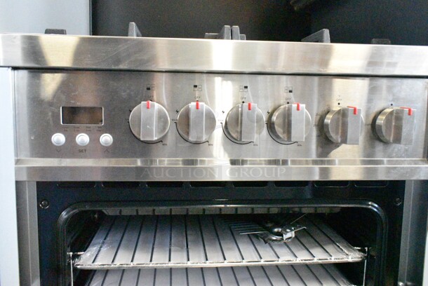 BRAND NEW SCRATCH AND DENT! 2023 Galanz GL1FR24ASSAGN Stainless Steel Natural Gas Powered 4 Burner Range w/ Oven. - Image 5 of 6