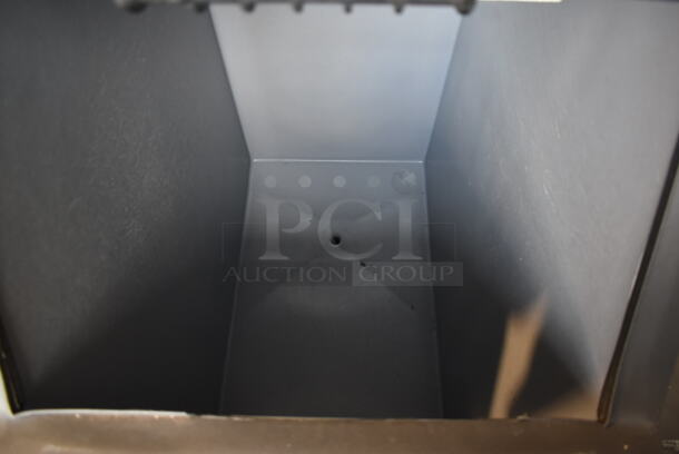 2012 Manitowoc IY0524A-161 Stainless Steel Commercial Ice Head on Commercial Ice Bin. 115 volts, 1 Phase. - Image 5 of 6