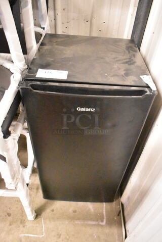 Galanz GLR33MBKE23 Metal Mini Cooler. 120 Volts, 1 Phase. Tested and Working!