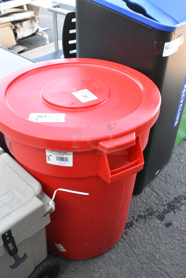 4 BRAND NEW SCRATCH AND DENT! Trash Cans Including 2 Lavex Green Slim Jim Trash Cans, Lavex 475TCRND32RD 32 Gallon Red Round Commercial Trash Can. 4 Times Your Bid! - Image 7 of 11