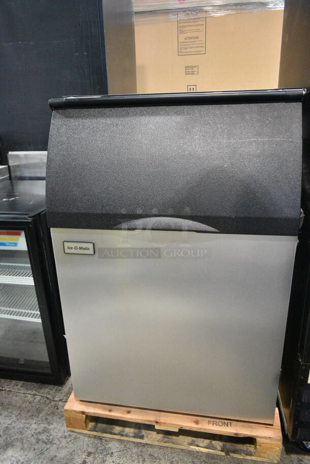 BRAND NEW SCRATCH AND DENT! 2022 Ice-O-Matic B55PSC Metal Commercial Ice Storage Bin - 510 lb. - Image 2 of 10