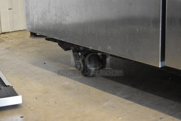 True TG2R-2S ENERGY STAR Stainless Steel Commercial 2 Door Reach In Cooler w/ Poly Coated Racks on Commercial Casters. 115 Volts, 1 Phase. Tested and Working! - Image 4 of 8