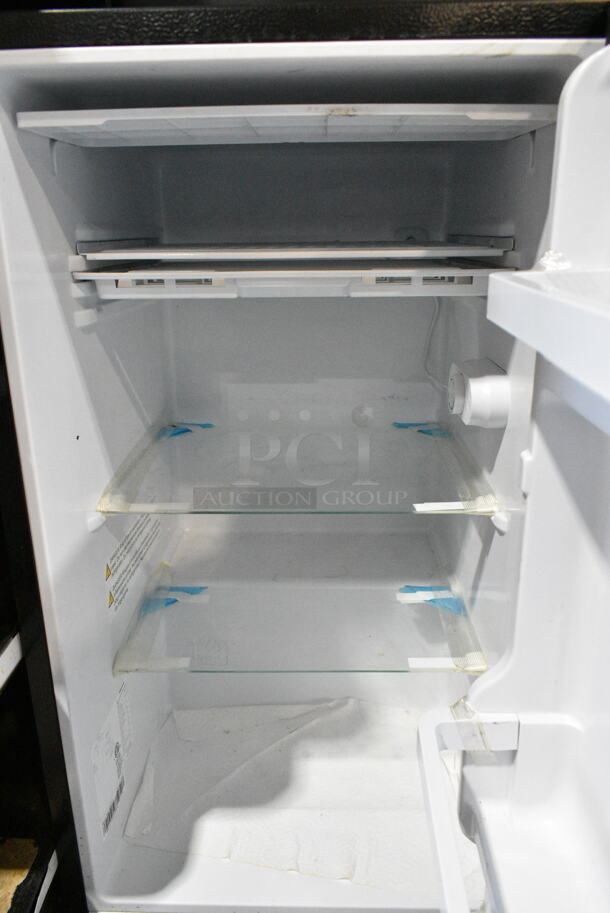 Hisense Metal Mini Cooler. 115 Volts, 1 Phase. Tested and Powers On But Does Not Get Cold - Image 3 of 7