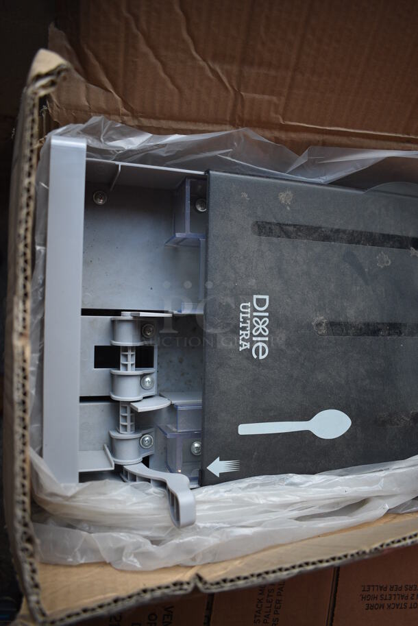 IN ORIGINAL BOX! Dixie Gray Poly Plastic Spoon Dispenser.  - Image 3 of 4