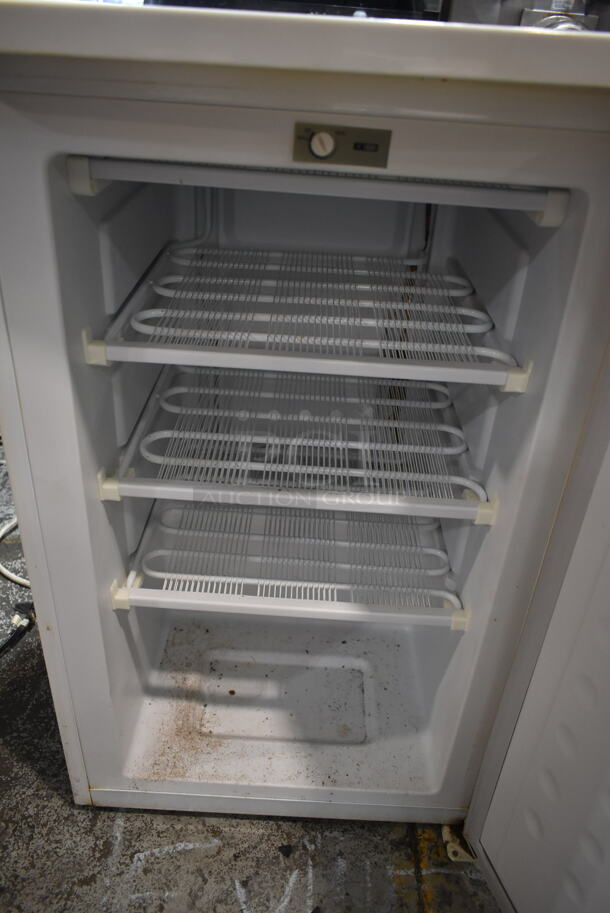 Igloo FRF323 Metal Mini Cooler. 115 Volts, 1 Phase. Tested and Working! - Image 3 of 4