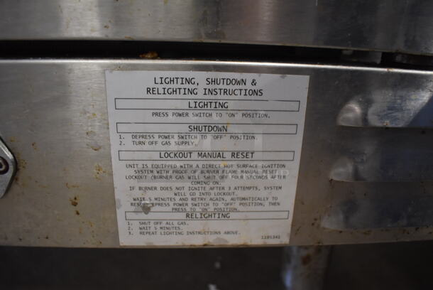 Southbend TVGS/32SC Stainless Steel Commercial Natural Gas Powered Oven w/ View Through Doors, Metal Oven Racks and Thermostatic Controls. 36x40x31 - Image 5 of 7