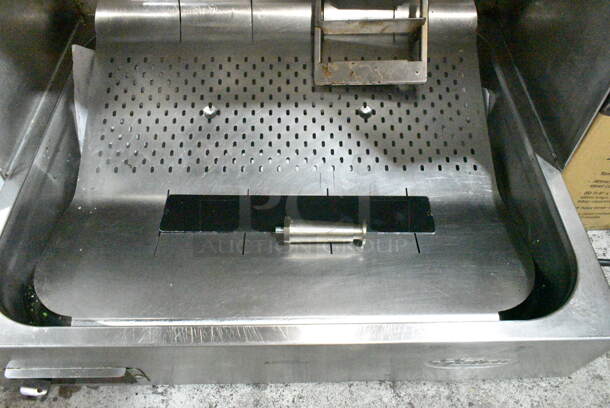 Hatco GRFHS-26 Stainless Steel Commercial Countertop Fry Dumping Station. 120 Volts, 1 Phase. Tested and Working! - Image 6 of 6