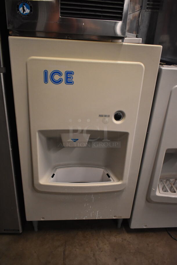 Hoshizaki KM-500MAF Stainless Steel Commercial Ice Head on Hoshizaki DB-200C Hotel Dispenser Ice Bin. 115-120 Volts, 1 Phase.  - Image 3 of 7