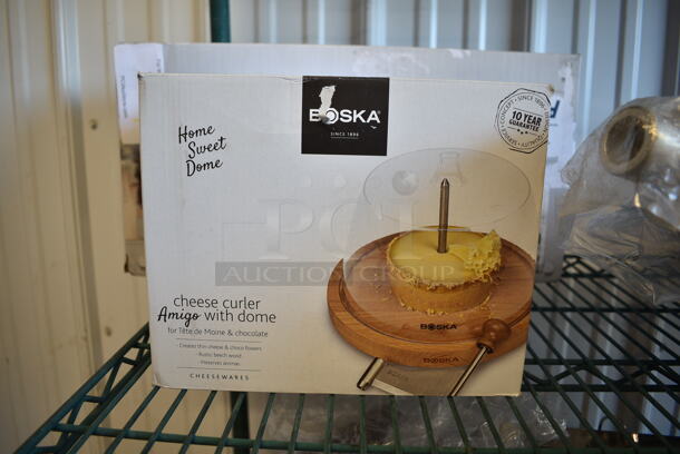 BRAND NEW SCRATCH AND DENT! Boska 850511 8 3/4" Amigo Wood Cheese Curler with Clear Plastic Dome 850511 - Image 2 of 3