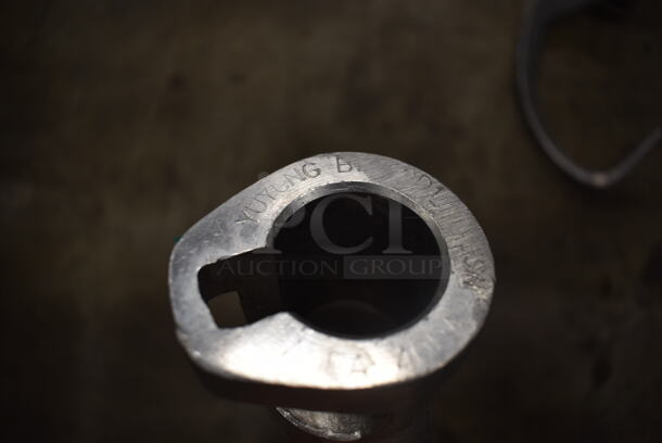 8 Items For Mixer Including 3 Whisks, 2 Paddles, 2 Dough Hooks And Hub Power Base Unit. 8 Times Your Bid!  - Image 11 of 12