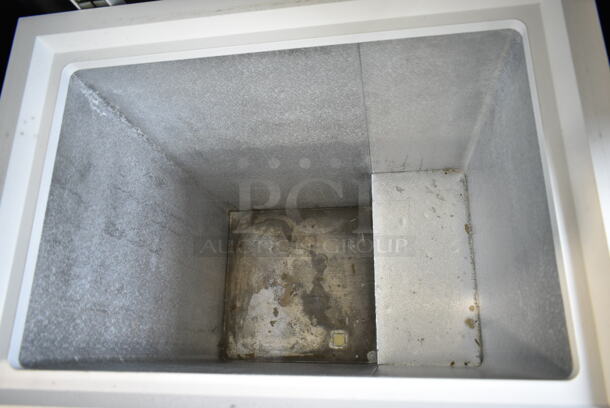 Haier HCM050EC Metal Chest Freezer w/ Hinge Lid. 115 Volts, 1 Phase. Tested and Working! - Image 2 of 3