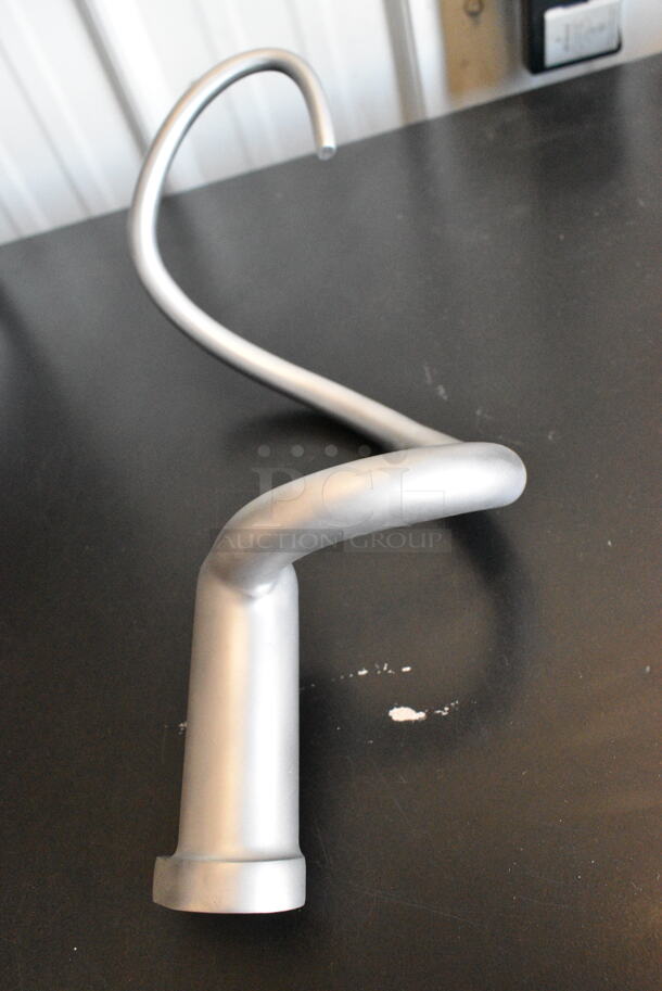 BRAND NEW SCRATCH AND DENT! Avantco 177MX20HOOK Cast Aluminum Replacement Dough Hook for 20 Qt. Mixer - Image 2 of 5