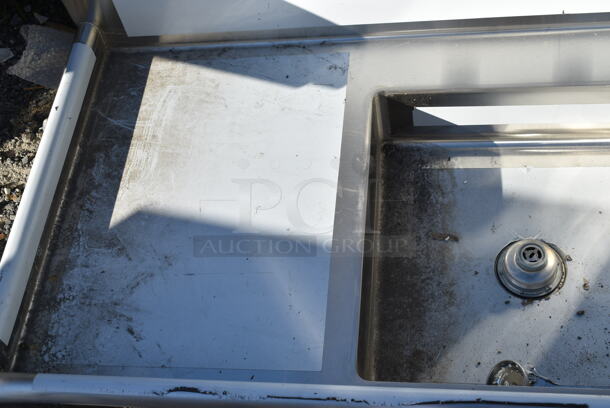 BRAND NEW SCRATCH AND DENT! Regency 600DDT48L 16 Gauge 4' Soiled / Dirty Dish Table - Left Drainboard - Image 5 of 6