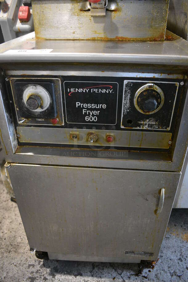 Henny Penny Model 600RB Stainless Steel Commercial Floor Style Propane Gas Powered Pressure Fryer on Commercial Casters. 80,000 BTU. 18x40.5x48 - Image 3 of 6