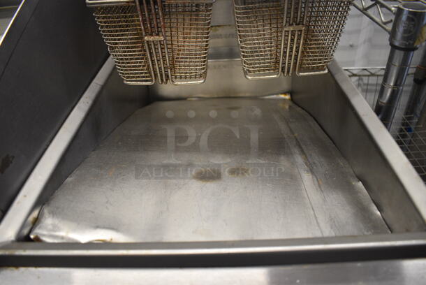 Imperial Stainless Steel Commercial Gas Powered Deep Fat Fryer w/ 2 Metal Fry Basket and Lid. 15.5x31x48 - Image 5 of 7