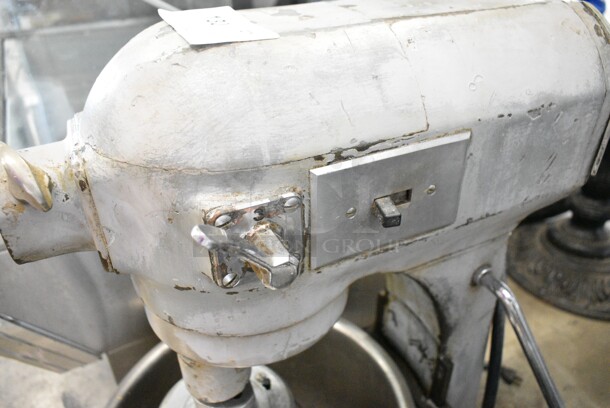 Hobart A-200 Metal Commercial Countertop 20 Quart Planetary Dough Mixer w/ Stainless Steel Mixing Bowl, Dough Hook Paddle and Whisk Attachment. 115 Volts, 1 Phase. Tested and Working!
 - Image 3 of 10