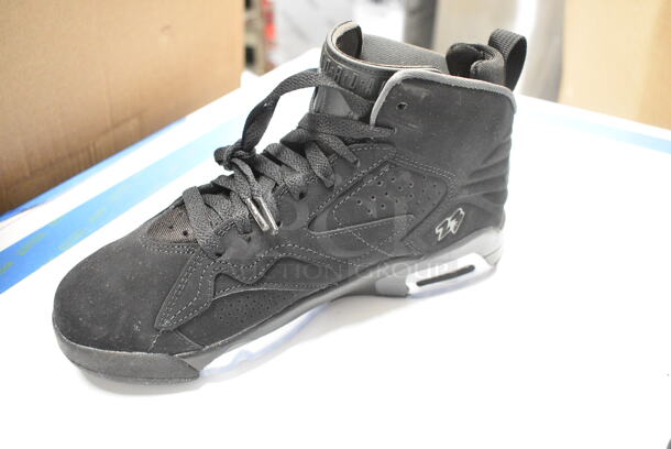 Nike Black Boys Size 5Y Air Jordan Sneakers. - Image 5 of 8