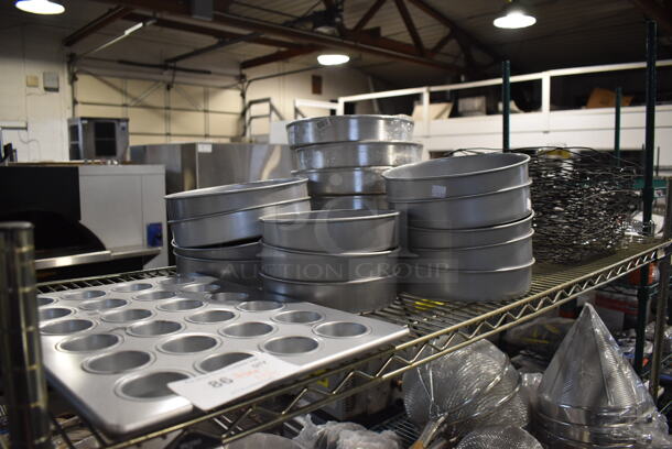 ALL ONE MONEY! Tier Lot of Various BRAND NEW Items Including Muffin Baking Pan, Round Baking Pans and Wire Bread Baskets - Image 1 of 6