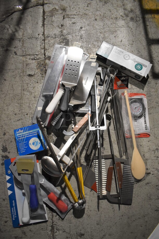 ALL ONE MONEY! Crate of Various BRAND NEW Items Including Spatulas, Knives, Dishers and Tongs