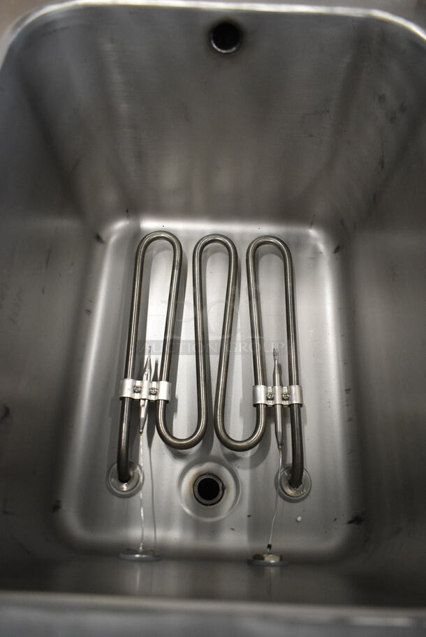BRAND NEW SCRATCH AND DENT! 2023 Avantco 177PC201M Stainless Steel Commercial 2.1 Gallon / 8 Liter Electric Countertop Pasta Cooker / Rethermalizer. 208/240 Volts, 1 Phase.  - Image 5 of 7